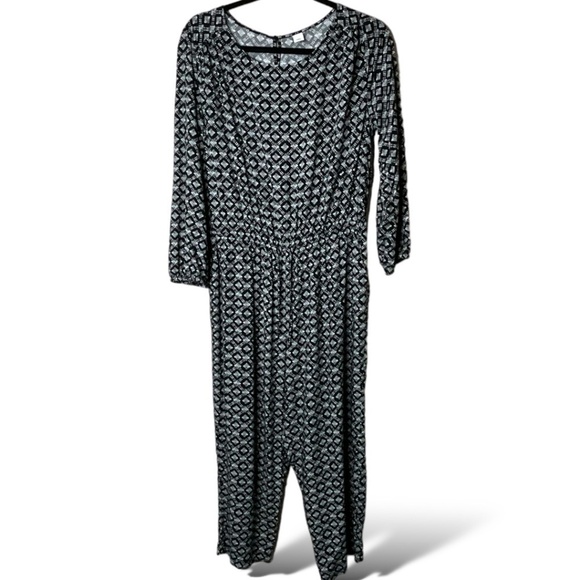 OLD NAVY 100% Rayon Black and White Jumpsuit Crossover Back Side Slash Pockets M - Picture 3 of 11